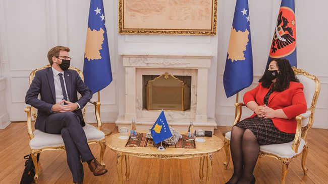 Osmani: Familjet e të zhdukurve me dhunë duhet të dëgjohen, procesi i zbardhjes së fatit të tyre të përshpejtohet