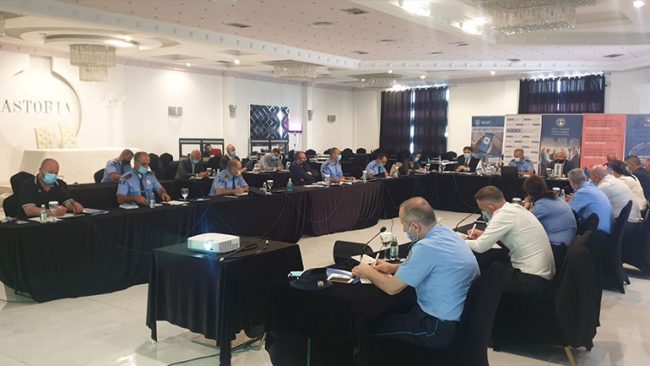 Policia me seminar që ka të bëjë me parandalimin e ekstremizmit dhe radikalizmit të dhunshëm