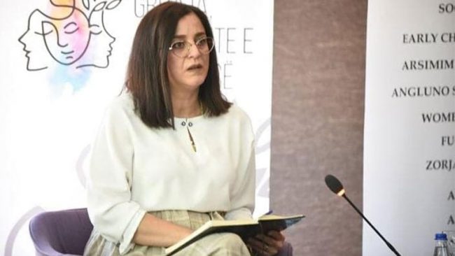 Kurteshi-Emini uron nxënësit: Ne presim që ju t`i respektoni masat dhe të fitoni betejën për të ardhmen