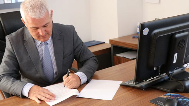 Ministri Sveçla nënshkruan marrëveshjen për pagesën e policës kufitare për bashkatdhetarët