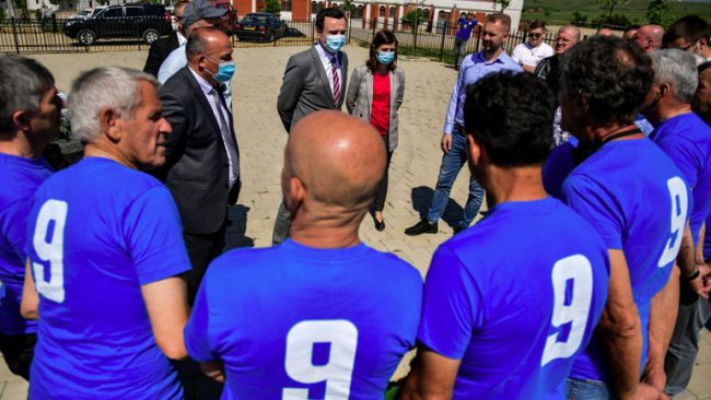 Kryeministri Kurti nderon jetën dhe veprën e Fadil Vokrrit në tre vjetorin e vdekjes