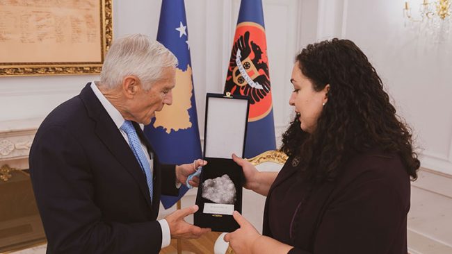 Presidentja Osmani priti Gjeneralin Clark