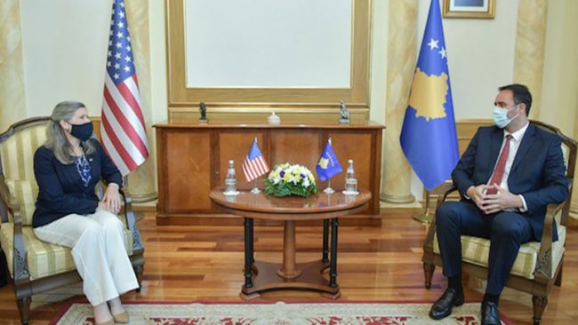 Kryekuvendari Konjufca priti në takim senatoren amerikane, znj. Joni Ernst