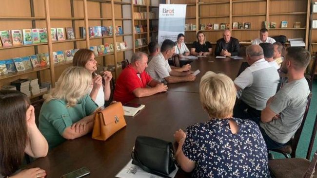 Nëntë fermerë përfituan serra, fidanë e motokultivatorë frezë