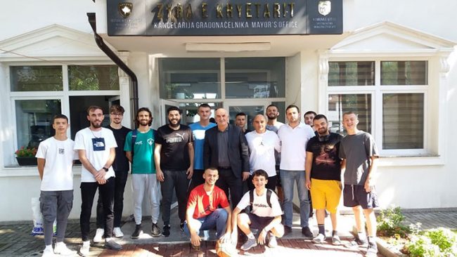 Kryetari i Vitisë priti në takim basketbollistët e KB “Vitia”