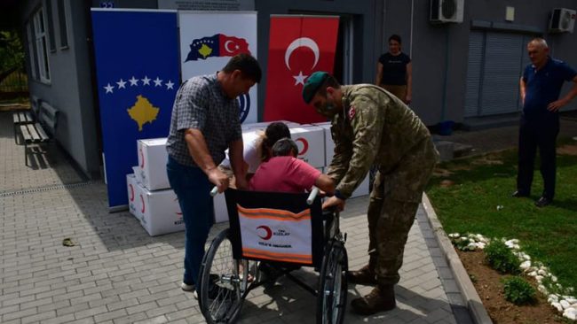 Komuna e Kamenicës pranon donacion nga KFOR-i turk