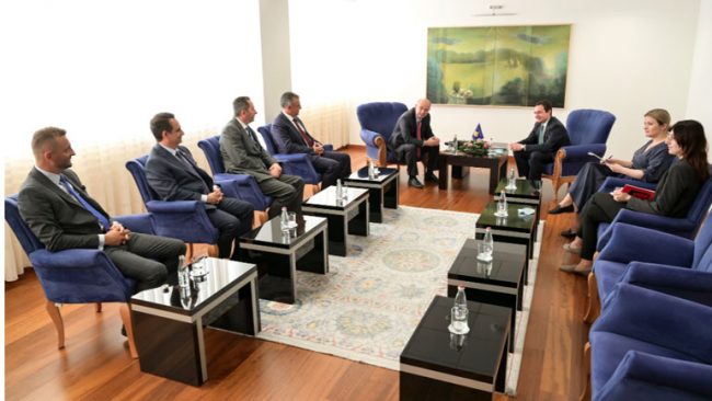 Kryeministri Kurti priti në takim përfaqësuesit e Kongresit Pan-Shqiptar Amerikan