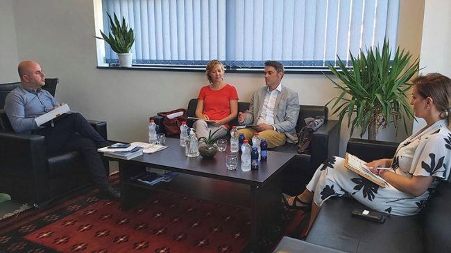 Diskutohet për mbrojtjen dhe qasjen cilësore në drejtësi për komunitetin LGBT dhe RAE