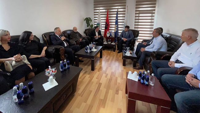 Kryetari Haziri ua uron Kurban Bajramin, Bashkësisë Islame në Gjilan dhe të gjithë qytetarëve