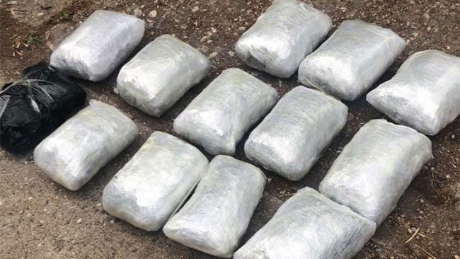 Konfiskohen 13 paketime të mbushura me substance narkotike të llojit marihuanë me peshë 14 kilogram e 50 gram