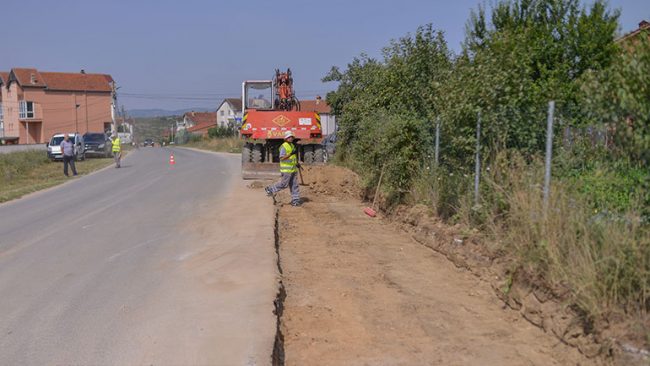 Fillon rregullimi i trotuarit në fshatin Novosellë, pritet të nisin punimet edhe në tri fshatra të tjera
