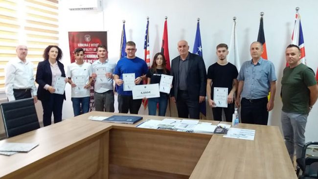 Nxënësit e SHMTP “Jonuz Zejnullahu” fitues të vendit të parë në projektin “Sfida Kreative”