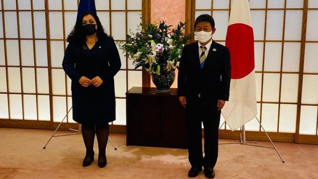 Presidentja Osmani u prit në takim nga ministri i Jashtëm i Japonisë, Toshimitsu Motegi