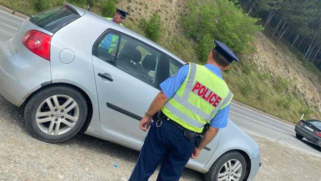 Policia e Gjilanit: Nga 1 korriku e deri më sot, 1 mijë e 320 gjoba trafiku, konfiskohen 17 patentshoferë