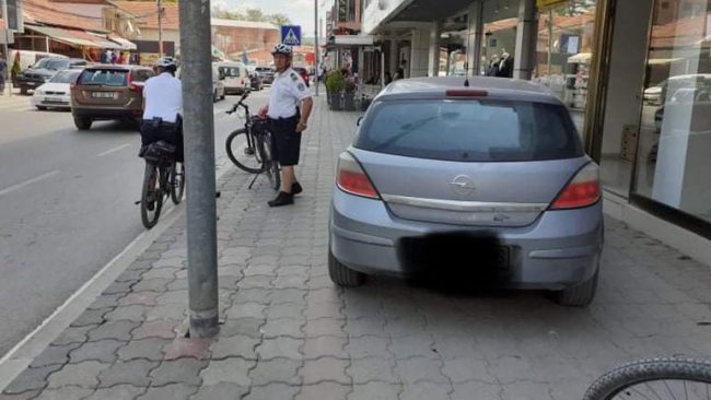 Trotuaret janë për këmbësorë! (FOTO)