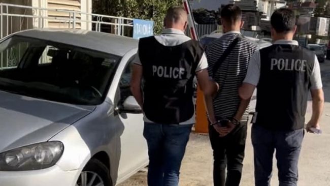 Arrestohen katër persona mbi dyshimet për përfshirje në trafikim me njerëz