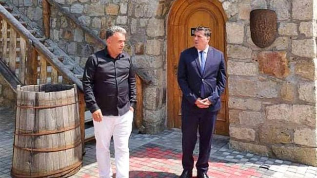 Haziri viziton Resortin “Kulla e Gjinajve” që fatkeqësisht u dëmtua nga zjarri