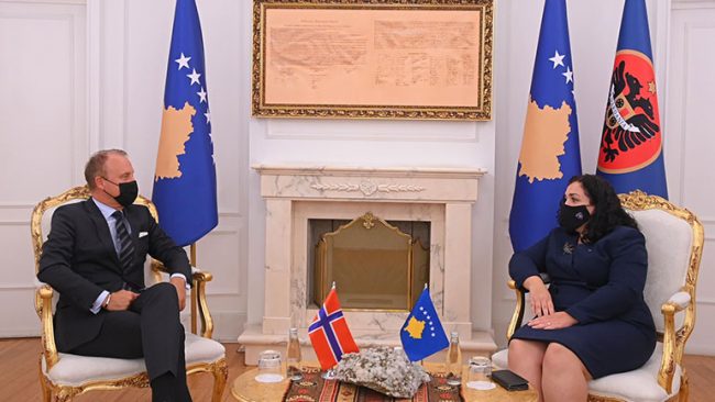 Presidentja Osmani takoi ambasadorin e Norvegjisë, Jens Erik Grøndahl