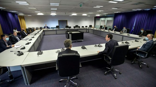 Kryeministri Kurti takon inspektorët e AUV-it, zbatueshmëria është legjitimitet i masave kundër pandemisë