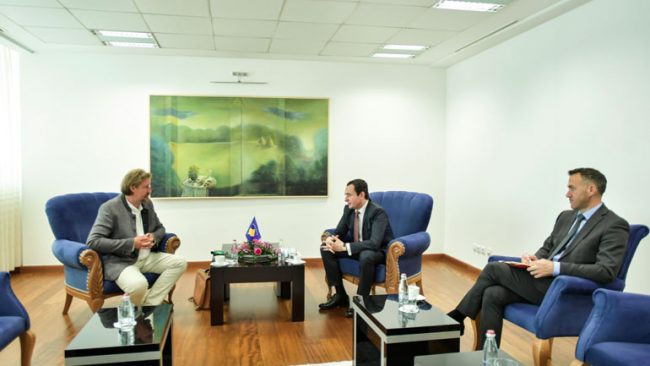 Kryeministri Kurti dhe eurodeputeti Waitz bisedojnë për mbrojtjen e ambientit, bujqësinë dhe zhvillimin rural