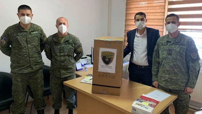 FSK-ja furnizon me maska mbrojtëse Institucionet e ndryshme të Komunës së Vitisë