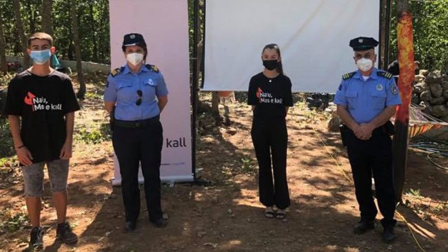 Njësitet e Policisë në komunitet mbështesin të rinjtë e Gadishit në fushatën kundër përhapjes së zjarreve