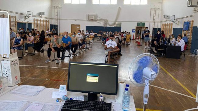Komuna e Vitisë pajisë me një frigorifer qendrën e vaksinimit në Viti