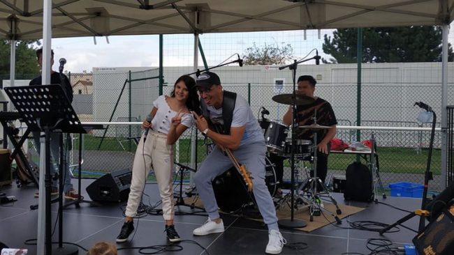 Njëmbëdhjetëvjeçarja gjilanase performoi në “Summer festival Paris – Festival de l’été Paris”