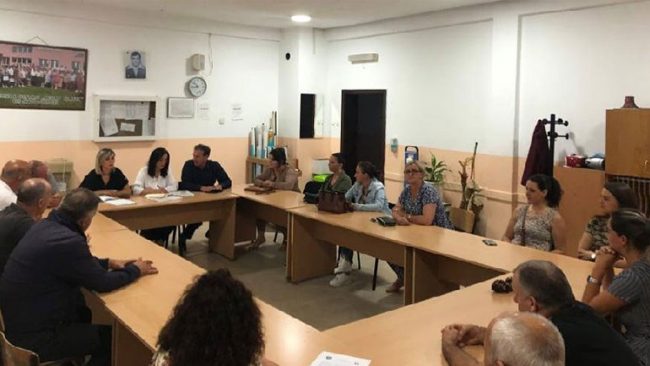 Kurteshi-Emini: Parku dhe një rreth-rrotullim janë dy nga kërkesat e lagjeve Zabeli dhe Arbëria