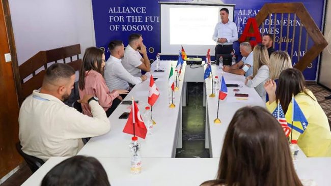Gagica tregon për trajnimet që po i bëjnë në AAK, e që kanë të bëjnë me fushatë