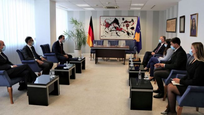 Nënshkruhet marrëveshja për implementimin e projektit “Mbështetje për Proceset e Reformës së Integrimit në BE”