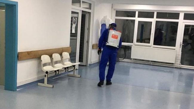 Përfundon dezinfektimi i hapësirave të brendshme të disa institucioneve publike