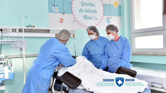 Në Klinikën e Gjinekologjisë gjatë valës së fundit të pandemisë, 37 nëna të infektuara me COVID lindën 38 fëmijë