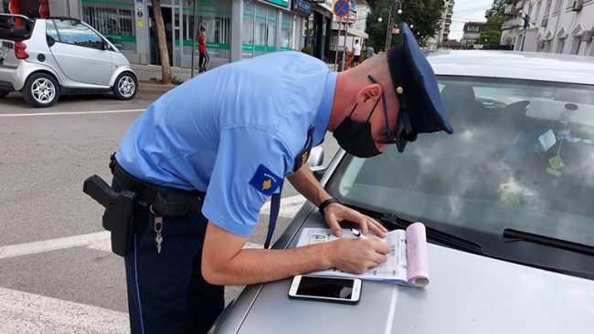 Policia brenda 24 orëve shqipton mbi 2 mijë gjoba në bazë të ligjit Covid-19