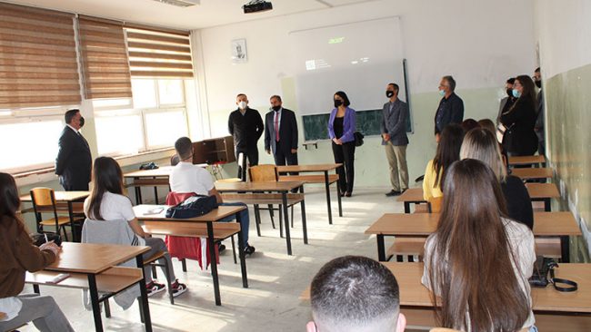 Haziri: Do të punojmë bashkë që të preventojmë çdo arsye për mbyllje të klasëve e shkollave