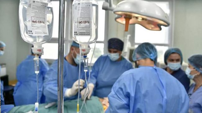 Kirurgjia Plastike me sukses po kryen riformimin e gjirit, pas karcinomës