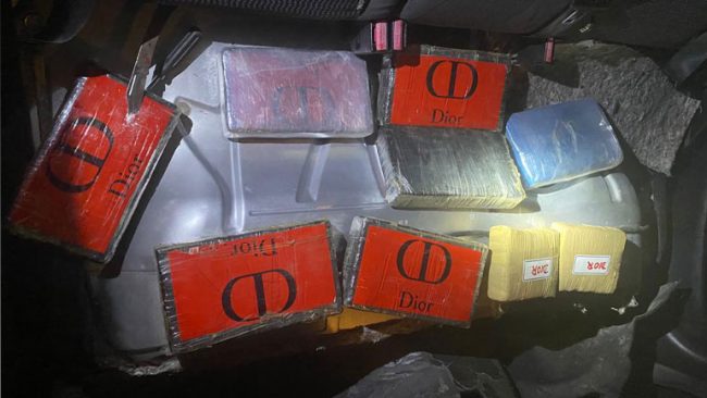 Parandalohet kontrabanda e rreth 9 kg, substancë narkotike që dyshohen të jetë kokainë