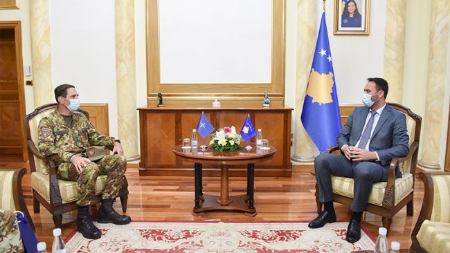 Kryetari i Kuvendit, Glauk Konjufca priti në takim komandantin e KFOR-it, Franco Federici