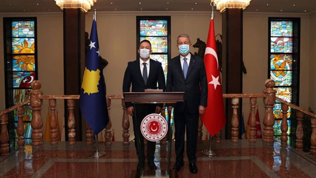 Ministri Mehaj u prit në takim nga ministri i Mbrojtjes Kombëtare të Turqisë, Hulusi Akar