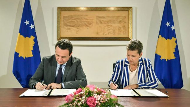 Kryeministri Kurti nënshkruan memorandum mirëkuptimi me Education Unlimited e. V. për projekte arsimore