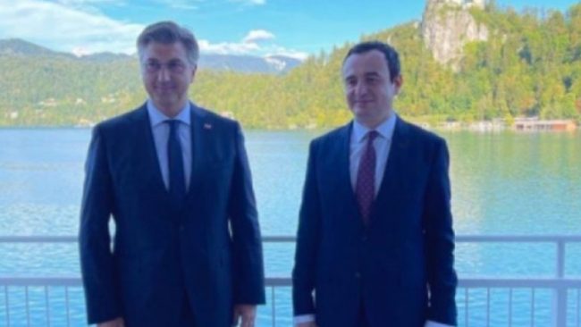 Kryeministri Kurti takon kryeministrin Plenkoviq