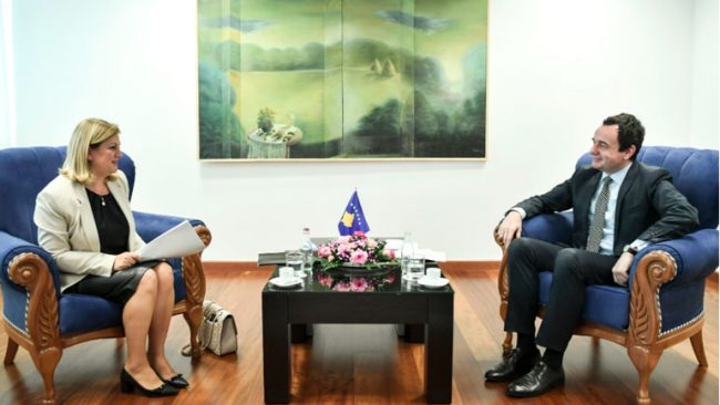 Kryeministri Kurti priti në takim deputeten shqiptare në Kuvendin e Kroacisë, Ermina Lekaj-Përlaskaj