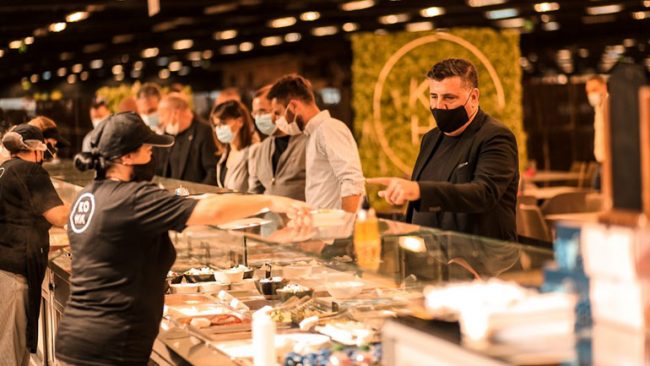 Lutfi Haziri viziton Koha Lounge, e cila është hapur gjatë pandemisë