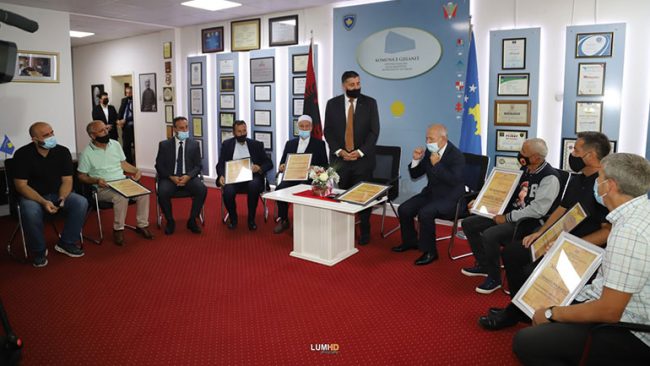 Haziri nderon me mirënjohje Shemsedin Pirën, Mehmetali Behlulin, Alush Kadriun, Fatmir Shurdhanin, Tefik Mustafën, Pajazit Isufin, e Shoqatën Pogragja