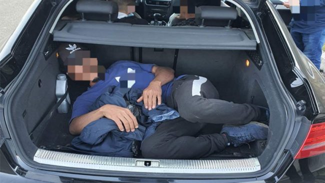 Arrestohet një i dyshuar për “Kontrabandim me migrantë”, një nga gjashtë personat e kontrabanduar gjendet në bagazh të veturës