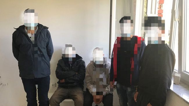 Policia Kufitare ndalon dy persona të dyshuar për “Kontrabandim me migrantë”