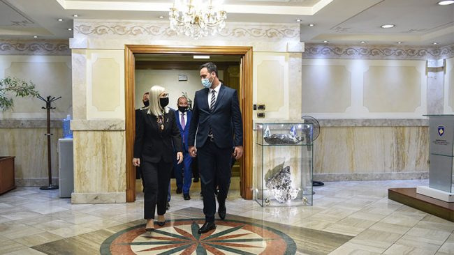 Konjufca takon Nikollën: Jemi një komb e dy shtete