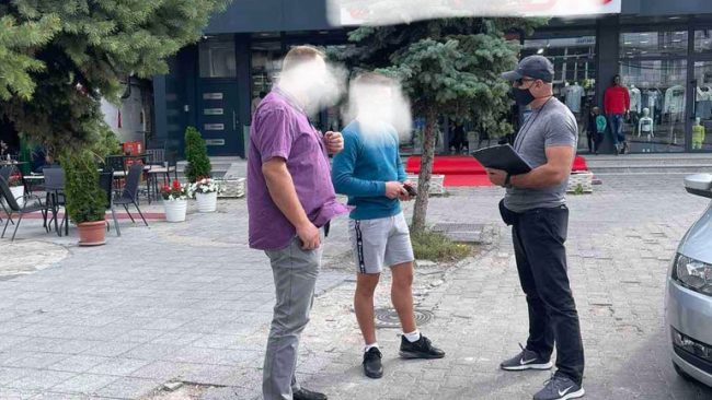 A do të mund ta “gjunjëzojnë“ Covid-in, gjobat  e shumta dhe ora policore?!