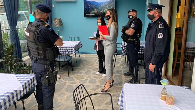 Policia në Rajonin e Gjilanit, së bashku me inspektorë të AVUK-ut inspekton zbatimin e masave në qendra tregtare dhe lokale hoteliere