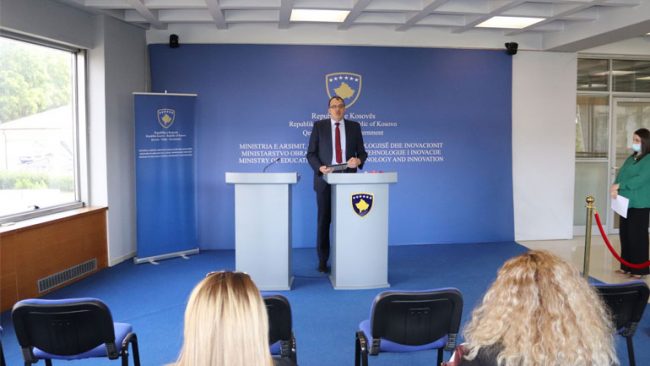 Pupovci: MAShTI ka bërë përgatitjet për fillimin e mësimit, shtyrja ka ndodhë për shkak të situatës me Covid-19